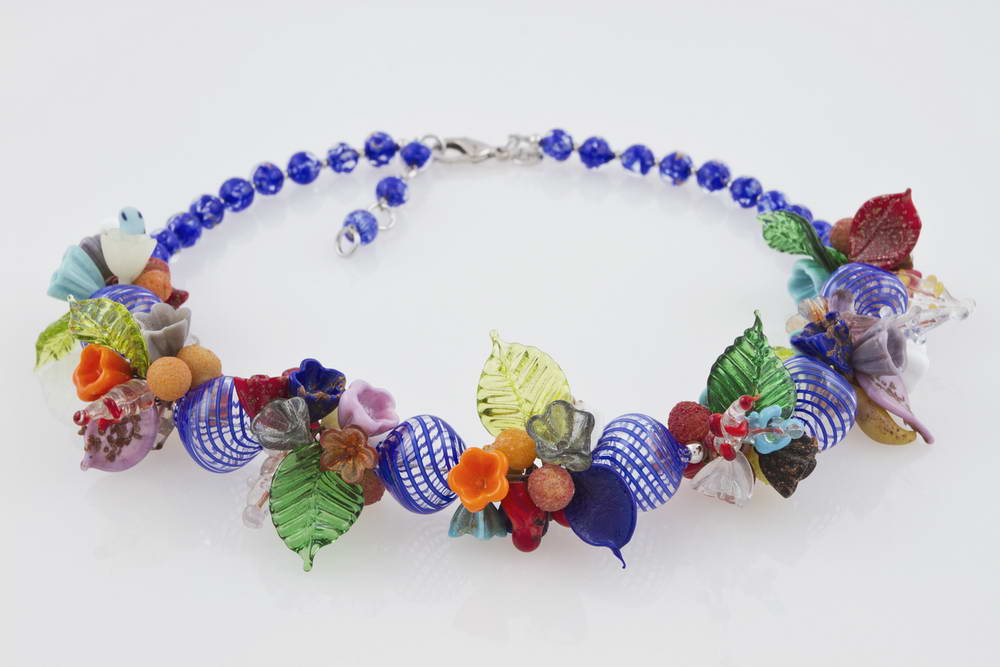 Blown glass necklace with flowers pattern, cobalt blue